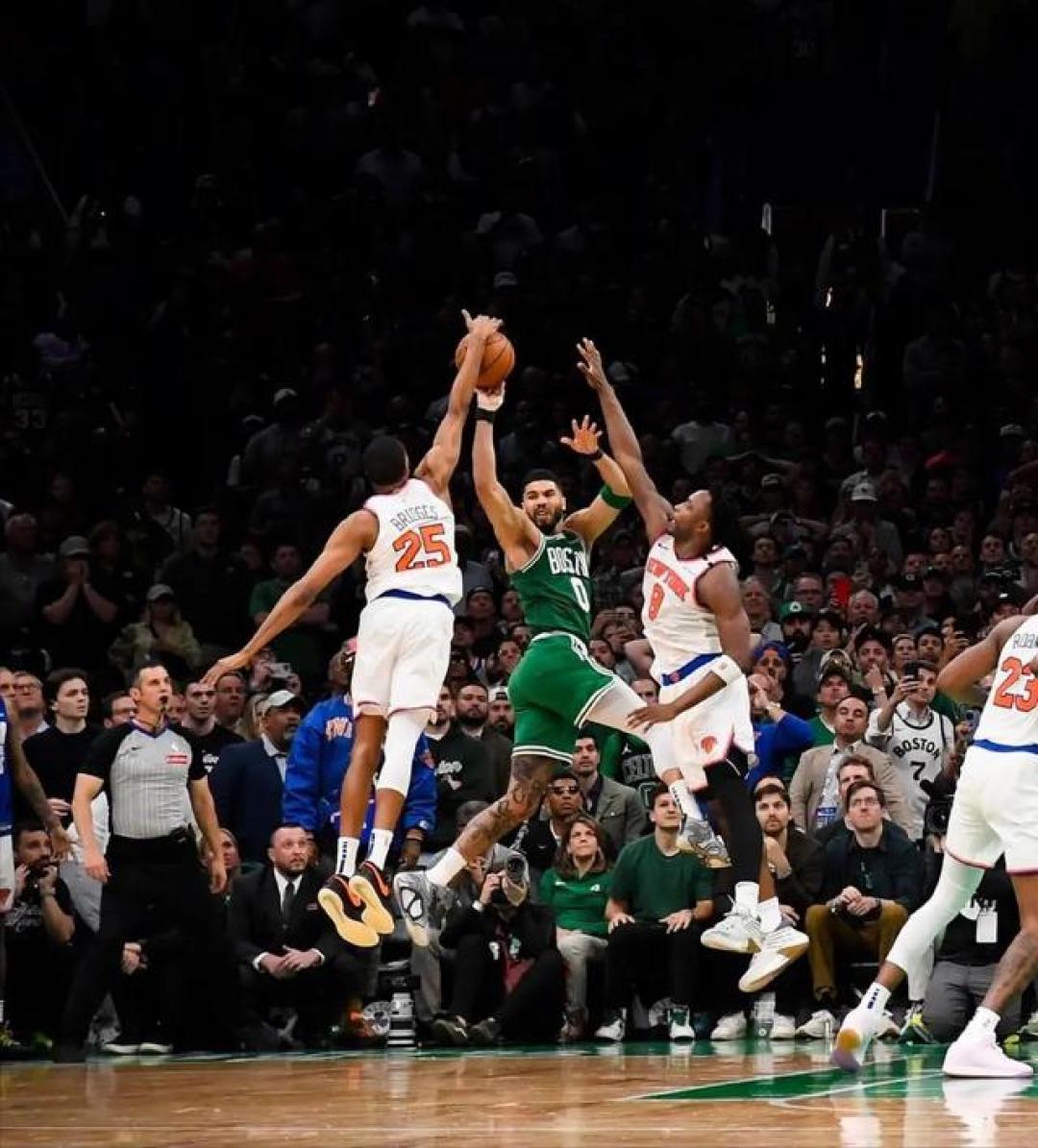 lol补丁下载-纽约尼克斯发布备战花絮，加时末段强势反弹，NBA季后赛任务艰巨，球探报告显示潜力的简单介绍