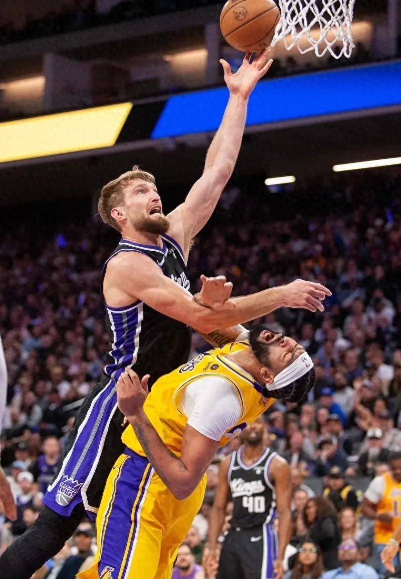 s15全球总决赛-关键时刻萨克拉门托国王防线松动——欧冠节点到来，更衣室稳定，年轻球员得到机会的简单介绍